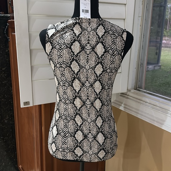 Women’s Snake print top by Willow-root bought at Buckle. - Picture 3 of 6